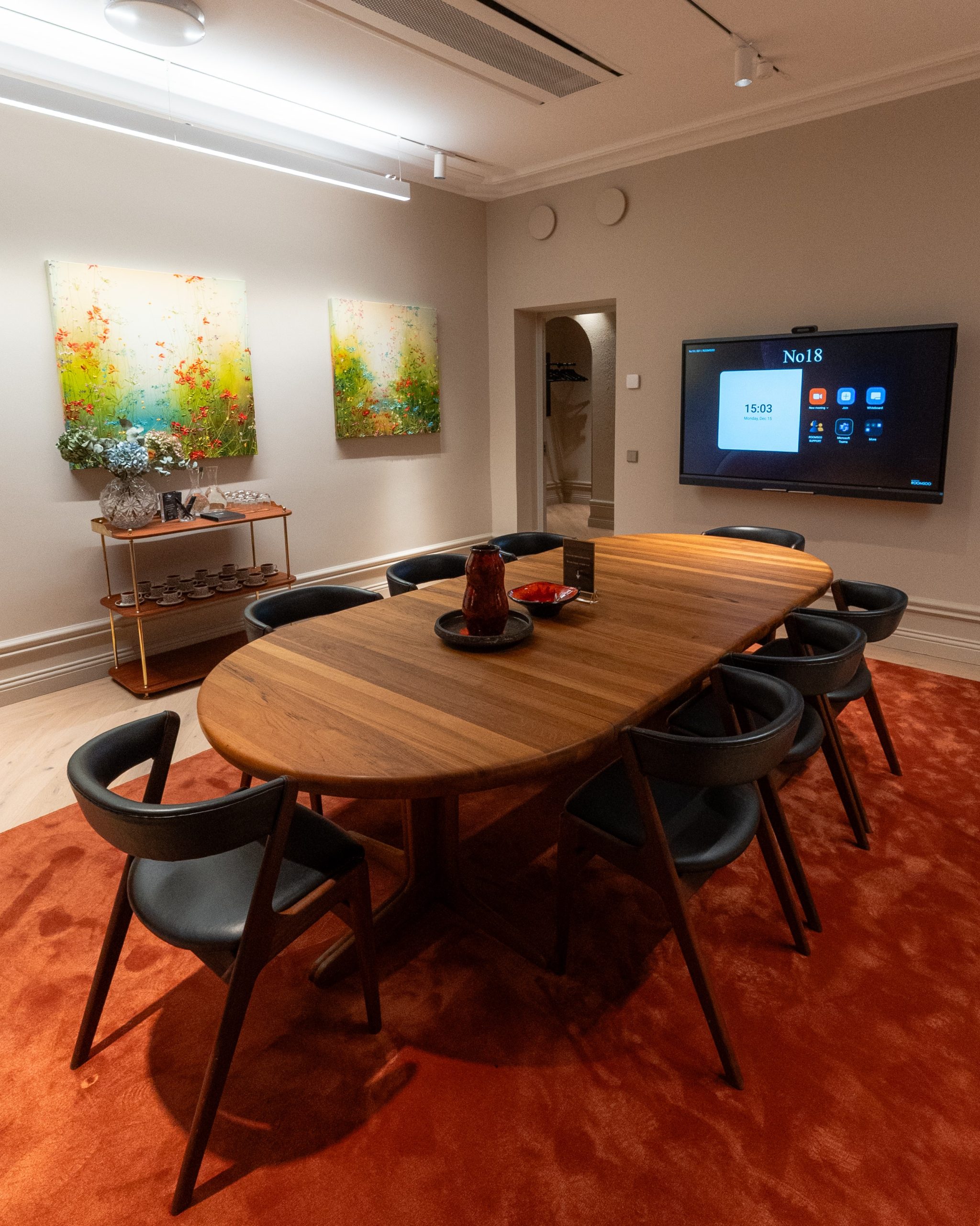 Konferensrum med videoutrusning för möten